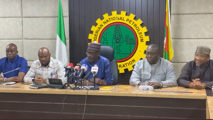 Filling Stations Hoarding Petrol, but NNPC Blames Nigerians for 'Panic-Buying'