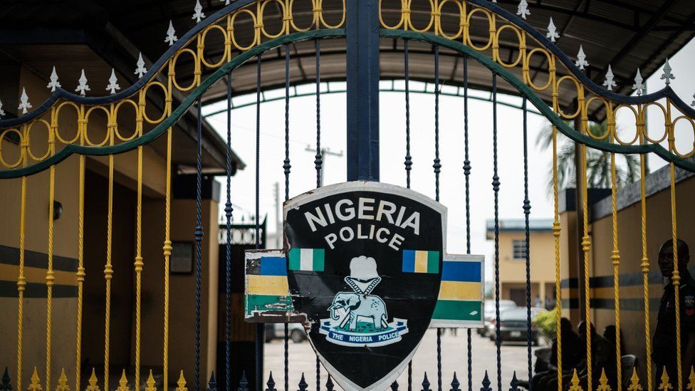 Osun Police Extort N1.01m From Phone Vendor, Customer After  'Pinning Phone Theft on Them'